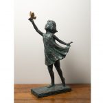 Statue - Petite fille au papillon – Image 2