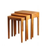 Tables gigognes en acacia